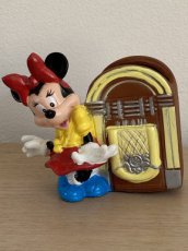 +  Walt Disney Minnie bij jukebox 10 cm hoog
