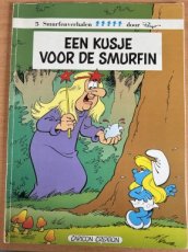 de Smurfen een kusje voor de smurfin