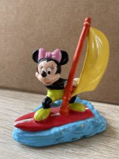 + Walt Disney  Minnie Mouse surfen
